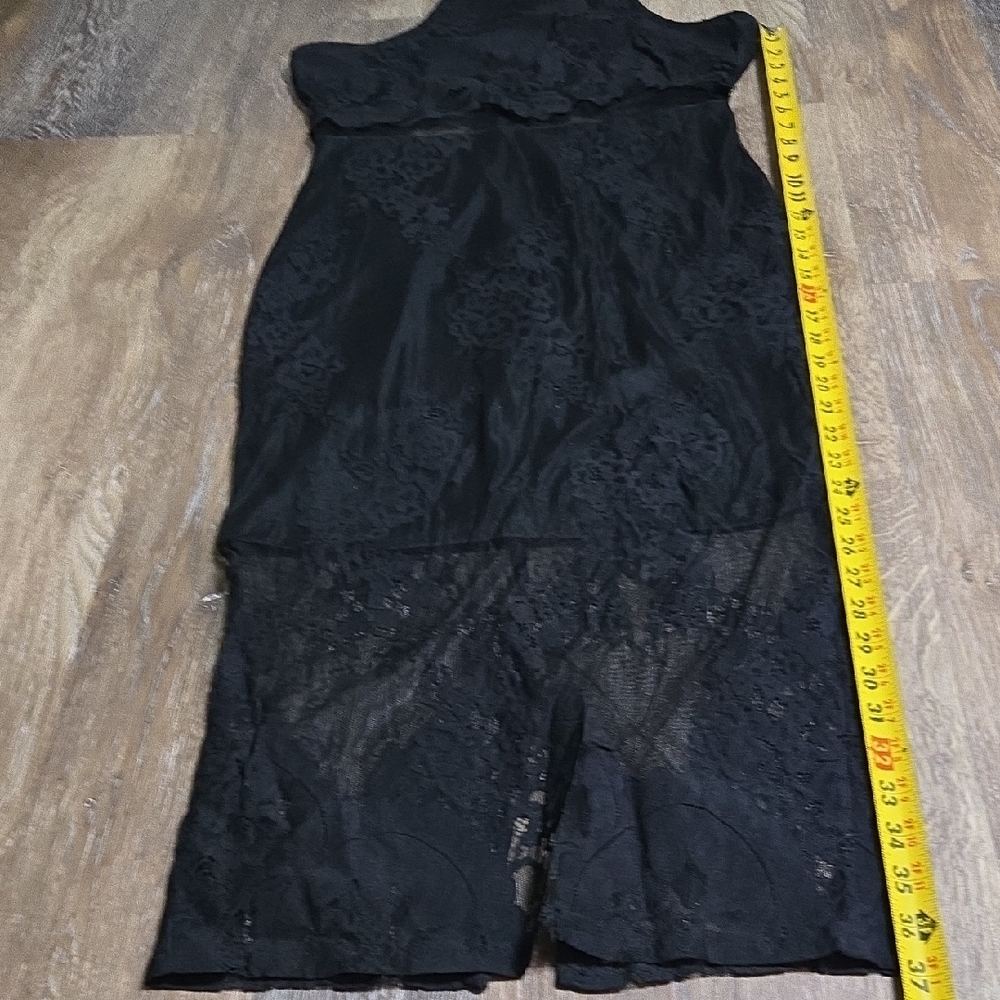 Missguided+ Black Lace Maxi Dress - Picture 9 of 15